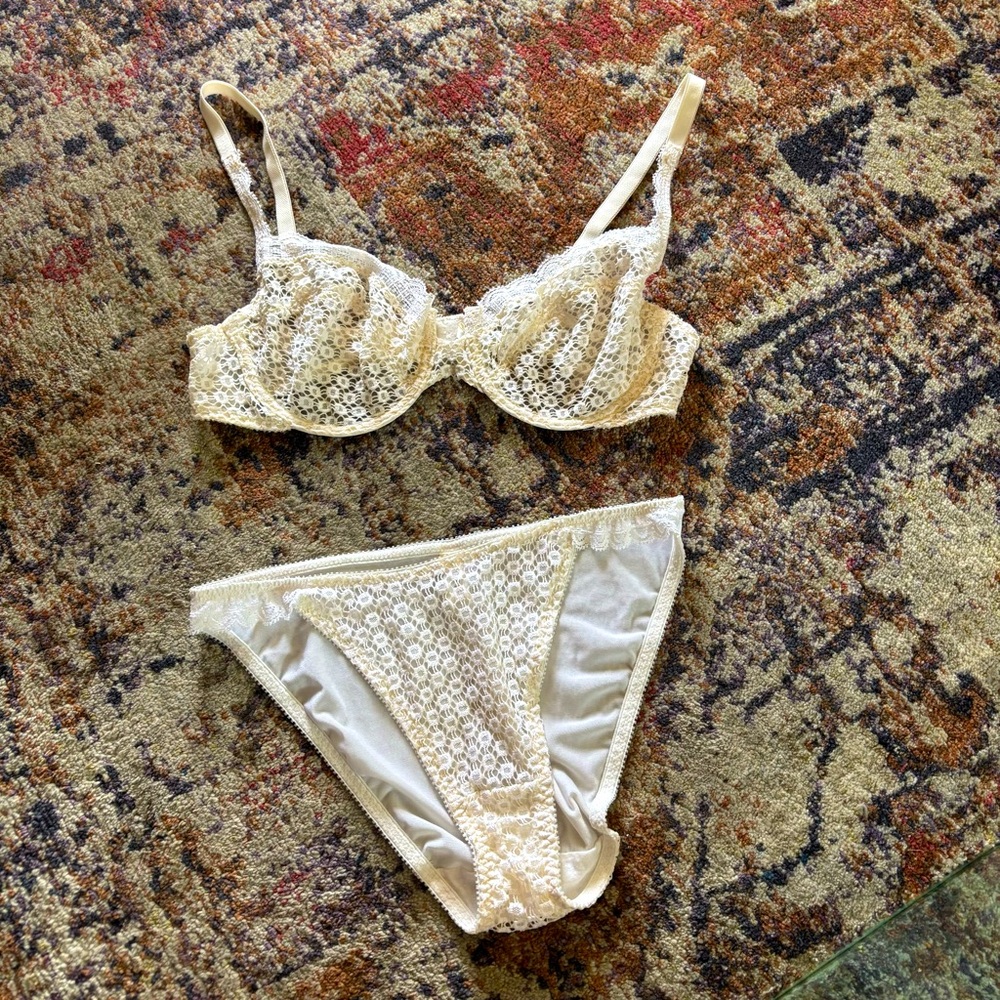 JOSIE Retro Lace Bra & Bikini Panty Set